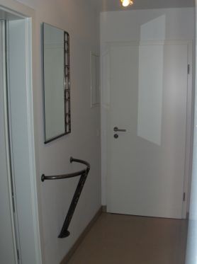 09-2Flur Wohnungseingangstr re